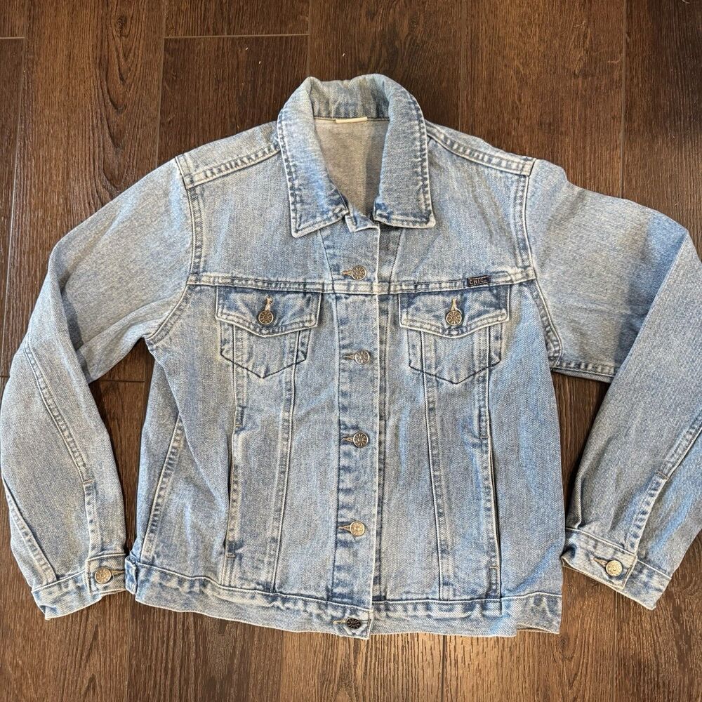 Vintage CHIC Light Wash Denim Trucker Jacket Button Front Fits Women’s Size M